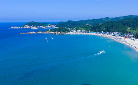 Biển Yonghwa trong l&agrave;nh tại H&agrave;n Quốc