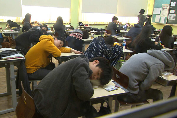 Học sinh Hàn Quốc và “cuộc chiến” học tập 