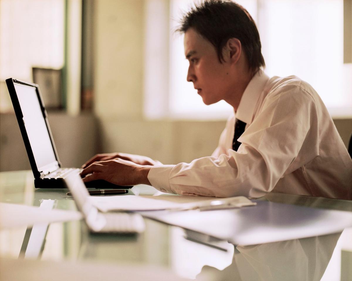 lập tr&igrave;nh vi&ecirc;n tại nhật