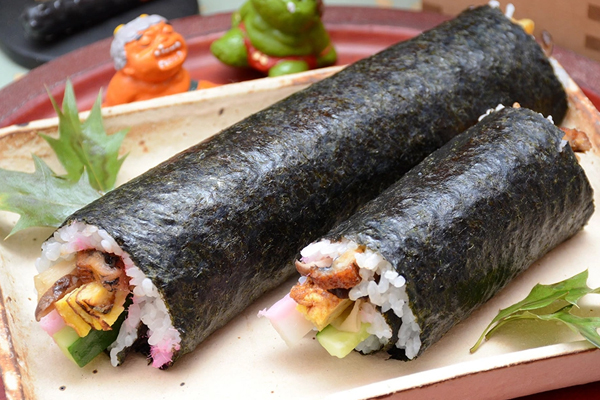 Phong tục ăn món Ehõ-maki