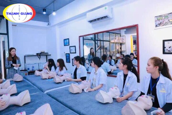 Du học nghề Đức ngành chăm sóc sắc đẹp giúp con người trở nên đẹp hơn