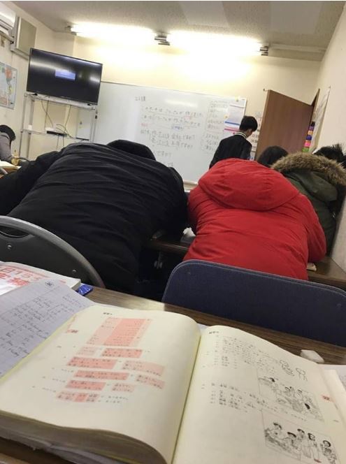 ngủ gật trong lớp học