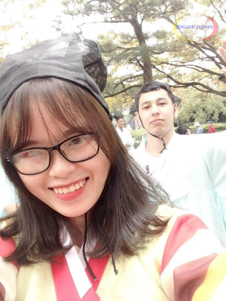 nụ cười trên môi các du học sinh