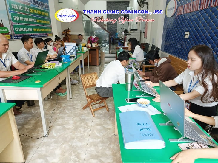 Nô nức học sinh nhập học trung tâm Thanh Giang đầu tuần mới