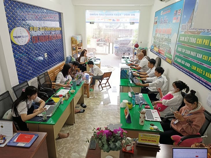 Nô nức học sinh nhập học trung tâm Thanh Giang đầu tuần mới