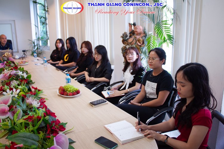 Hội thảo du học Canada tại Thanh Giang với Royal Crown School