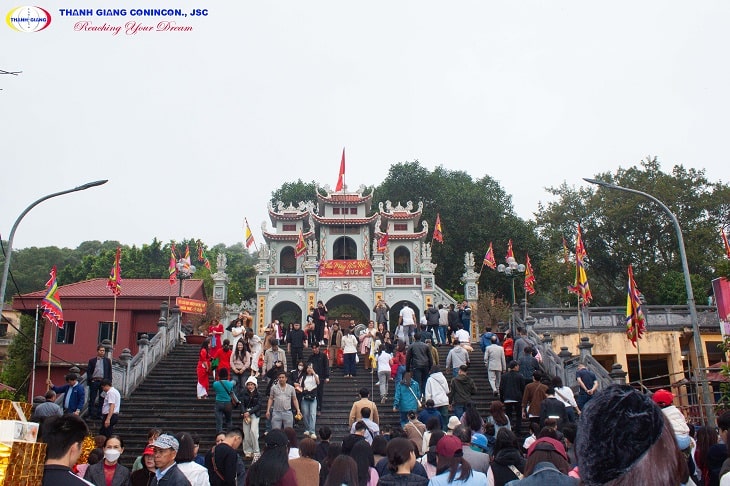 Thanh Giang tổ chức du xuân và lễ chùa đầu năm Giáp Thìn cho cán bộ nhân viên