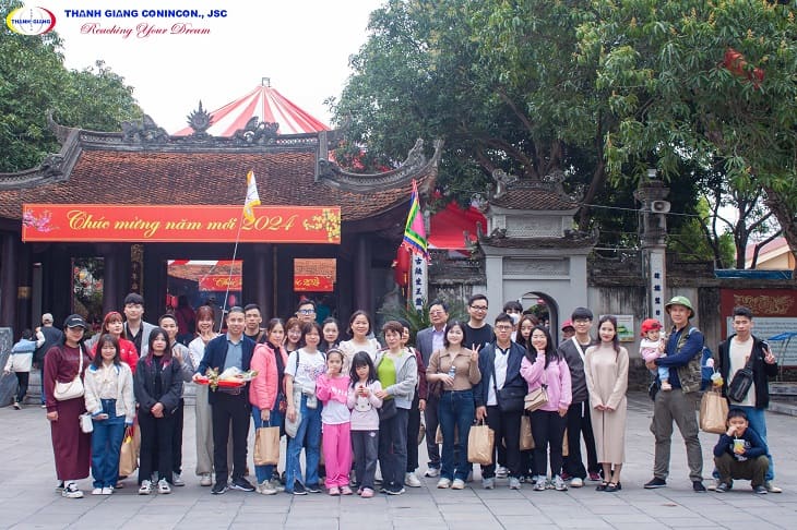 Thanh Giang tổ chức du xuân và lễ chùa đầu năm Giáp Thìn cho cán bộ nhân viên