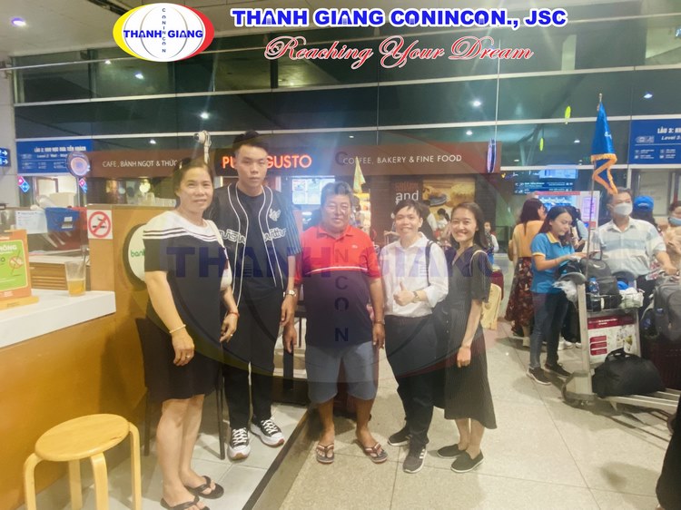Hạnh phúc tiễn chân học sinh Thanh Giang tiếp tục bay tới Nhật Bản