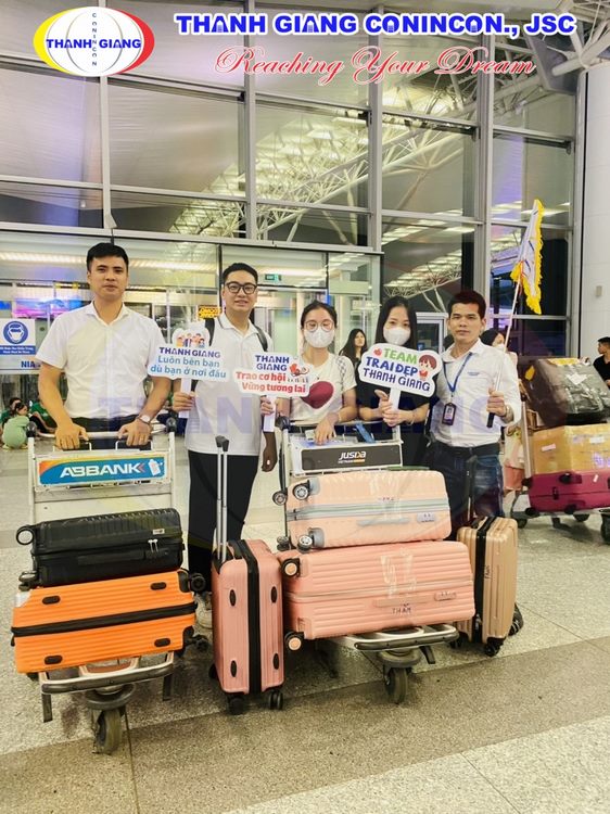 Hạnh phúc tiễn chân học sinh Thanh Giang tiếp tục bay tới Nhật Bản