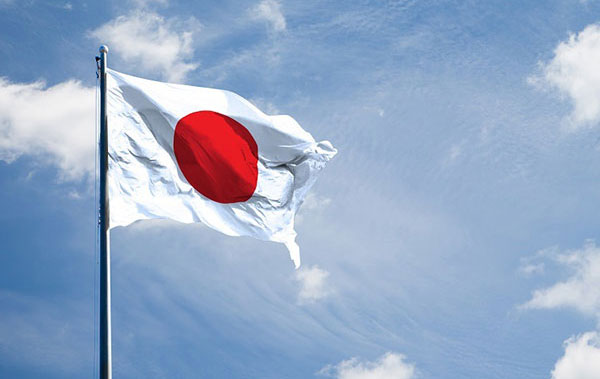 Tìm hiểu về lịch sử của cờ Nhật Bản là việc làm đúng đắn của mỗi người. Cờ Nhật Bản là một ký hiệu của lòng yêu nước và tự hào dân tộc. Sự xuất hiện của Quốc kỳ Nhật Bản đã làm cho nó trở thành một biểu tượng văn hóa đặc sắc của đất nước hoa anh đào. Hãy cùng chúng tôi khám phá lịch sử của cờ Nhật Bản và những giá trị văn hóa được gắn kết với nó.