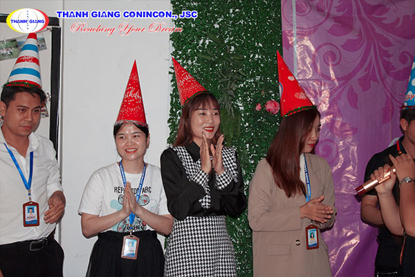 sinh nhật nhân viên Thanh Giang tháng 11