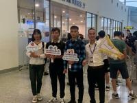 Chia tay học sinh Thanh Giang tại sân bay trước khi du học Đài Loan