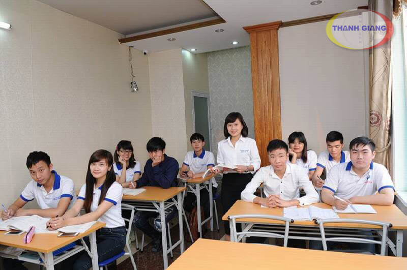 Tặng vé máy bay cho những học sinh xuất sắc lớp cô huế