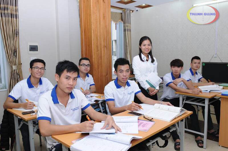 Tặng vé máy bay cho những học sinh xuất sắc lớp cô Lan