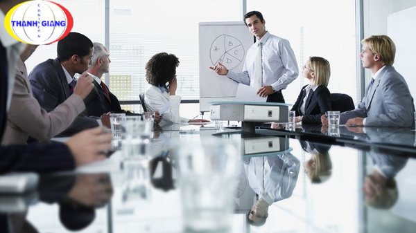 Tự tạo dựng hay khởi nghiệp sau khi học ngành kinh doanh