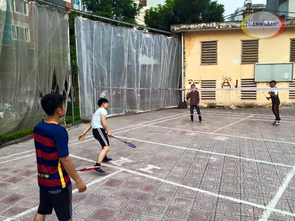 Rèn luyện sức khỏe tại công ty du học uy tín Thanh Giang cầu lông