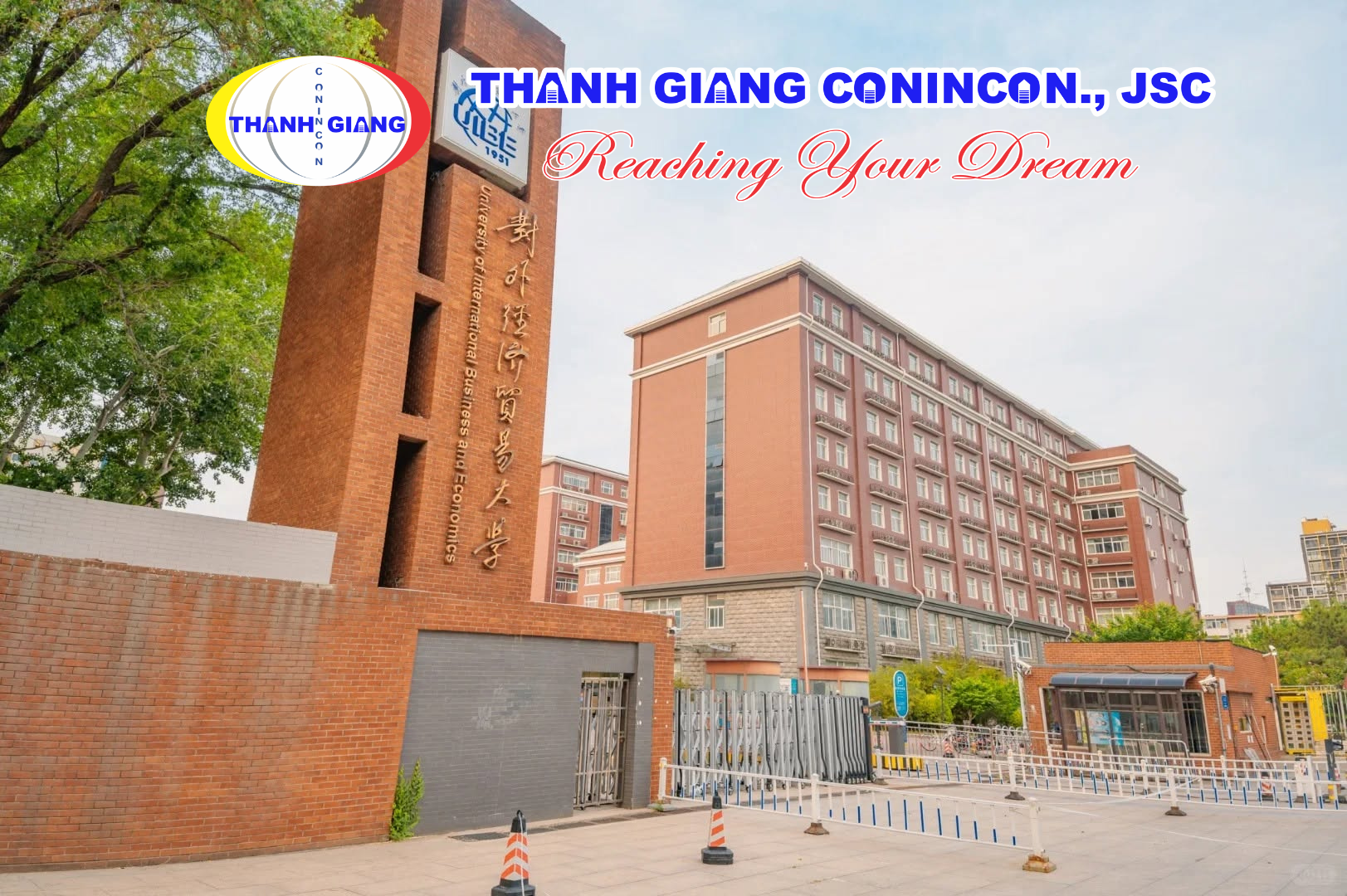 Lối vào khuôn viên Đại học Kinh tế và Thương mại đối ngoại
