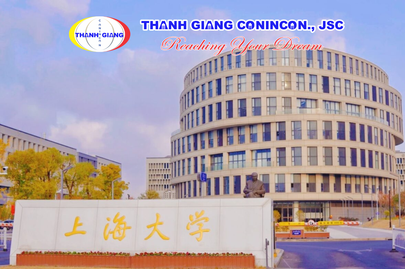 Bia đá lớn khắc tên của Đại học Thượng Hải