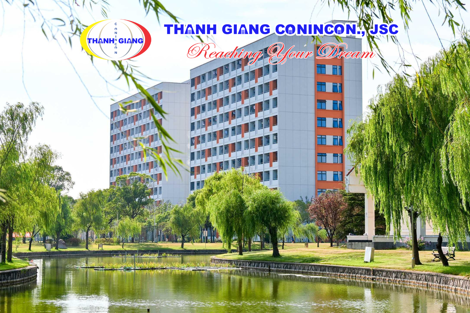 Không gian hồ nước xanh mát trong khuôn viên Đại học Sư phạm Thượng Hải
