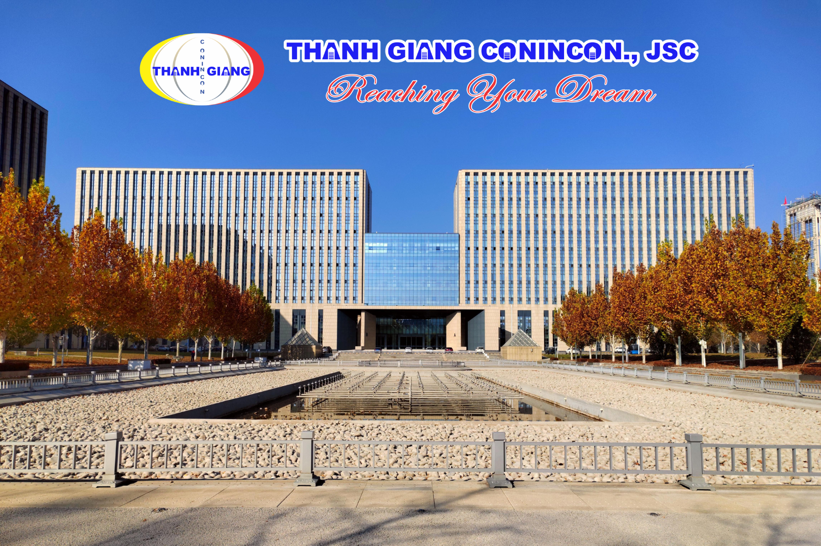 Khung cảnh mùa thu vàng rực rỡ trong khuôn viên Đại học Hàng không Vũ trụ Bắc Kinh