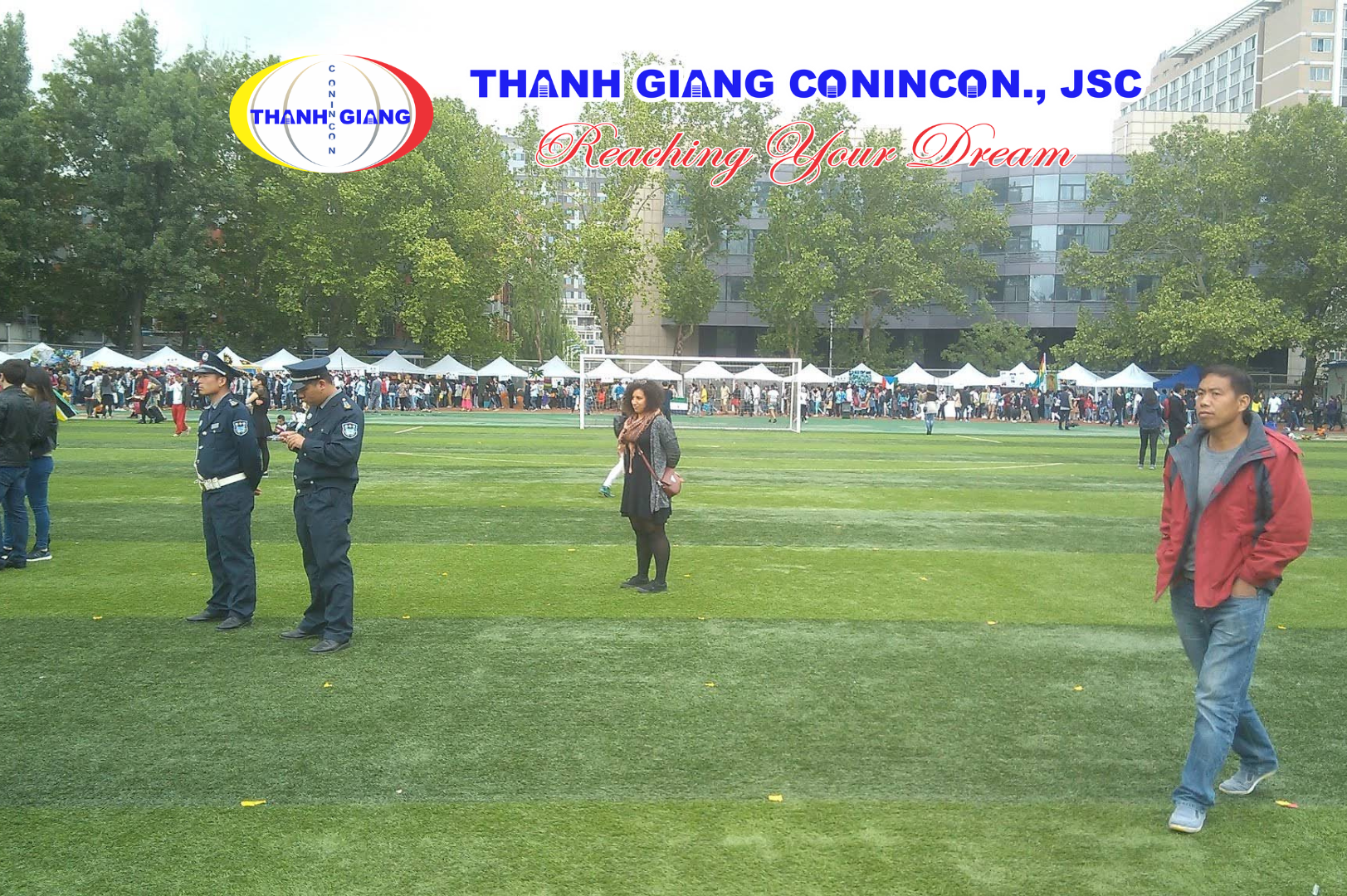 Lễ hội Văn hóa Quốc tế trên sân cỏ nhân tạo - sự kiện thường niên lớn nhất của Đại học Ngôn ngữ Bắc Kinh