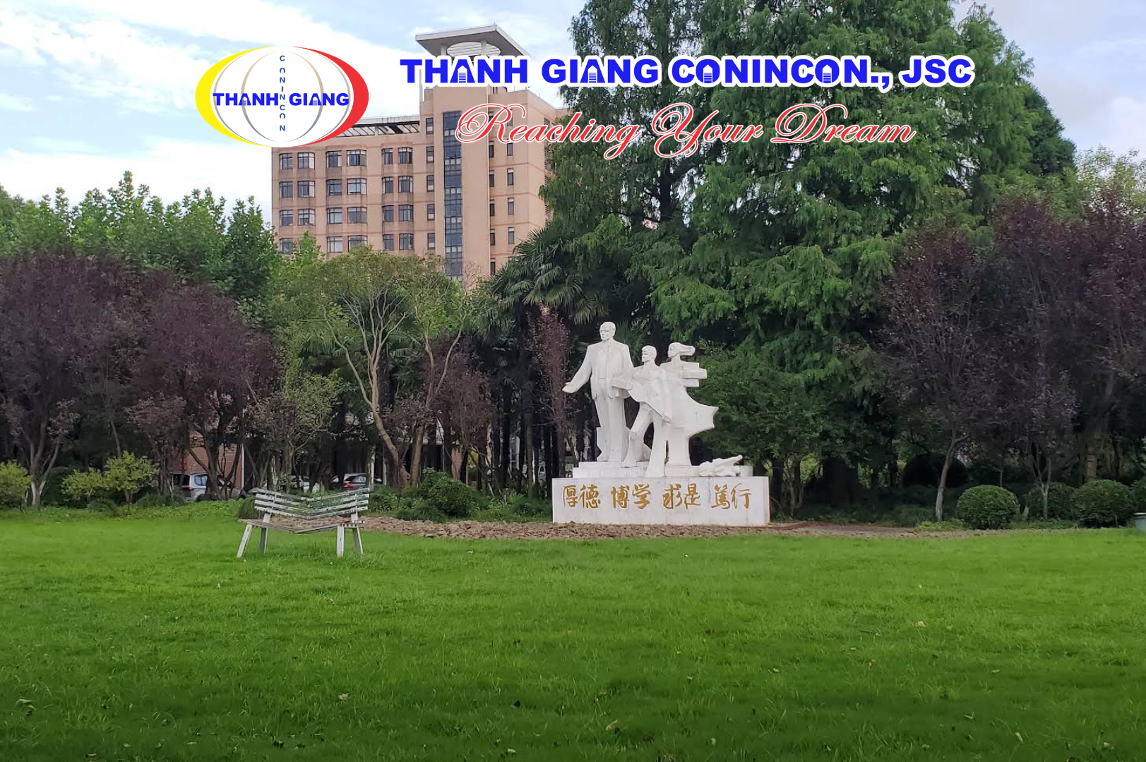 Tác phẩm điêu khắc nghệ thuật trên thảm cỏ Đại học Sư phạm Thượng Hải