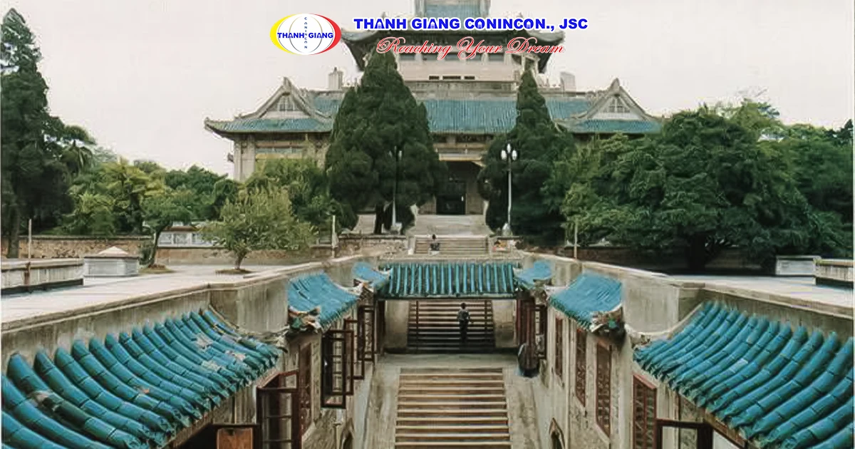 Kiến trúc cổ đặc trưng trong khuôn viên Đại học Vũ Hán, Trung Quốc