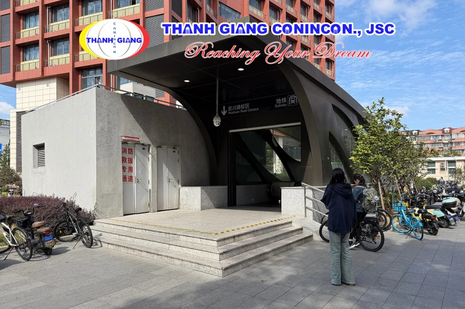 Ga tàu điện ngầm tại Đại học Tài Chính Kinh Tế Thượng Hải