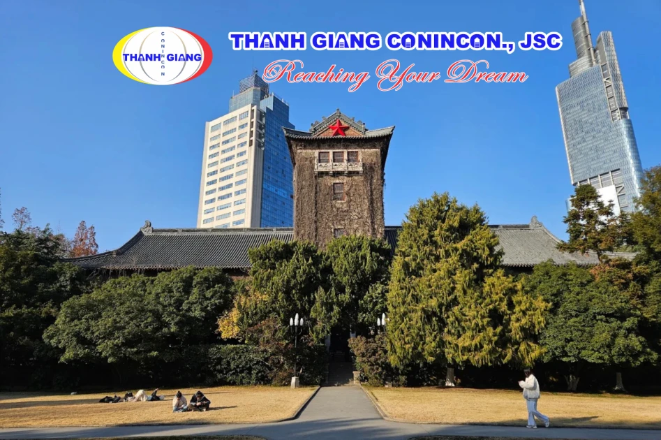 Tòa tháp cổ kính tại Đại học Nam Kinh