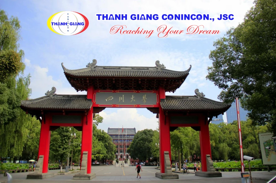 Cổng chính Đại học Tứ Xuyên tại thành phố Thành Đô, Trung Quốc