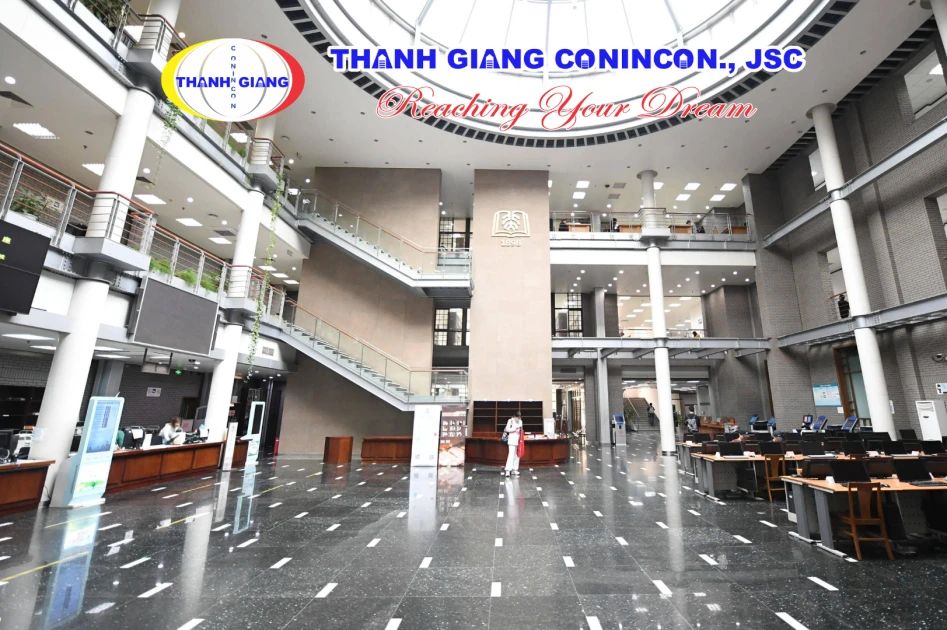 Cơ sở vật chất hiện đại bên trong thư viện của Đại học Bắc Kinh