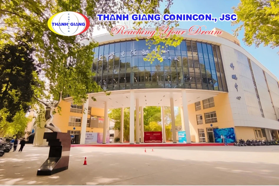 Tòa trung tâm hoạt động sinh vinh trong khuôn viên Đại học Khoa học Kỹ thuật Hoa Trung