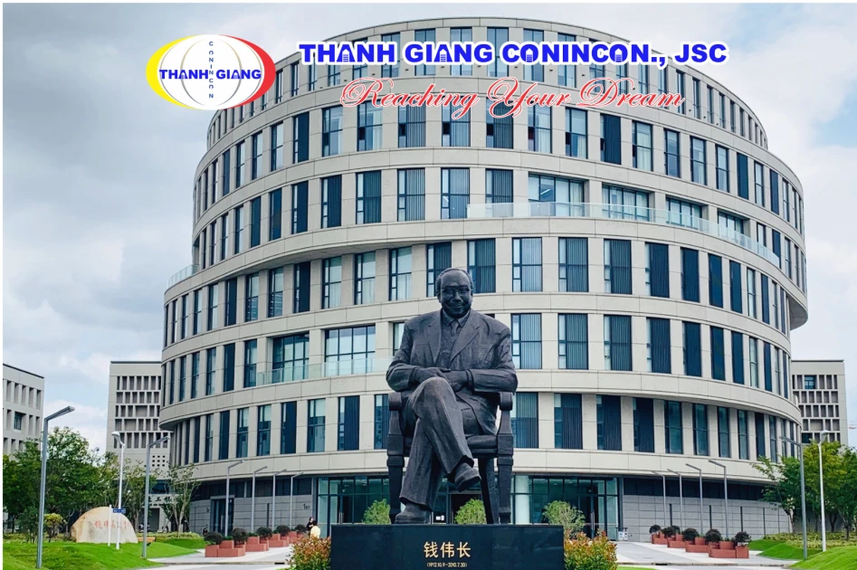 Tượng đài của Giáo sư Tiền Vĩ Trường - Hiệu trưởng của Đại học Thượng Hải