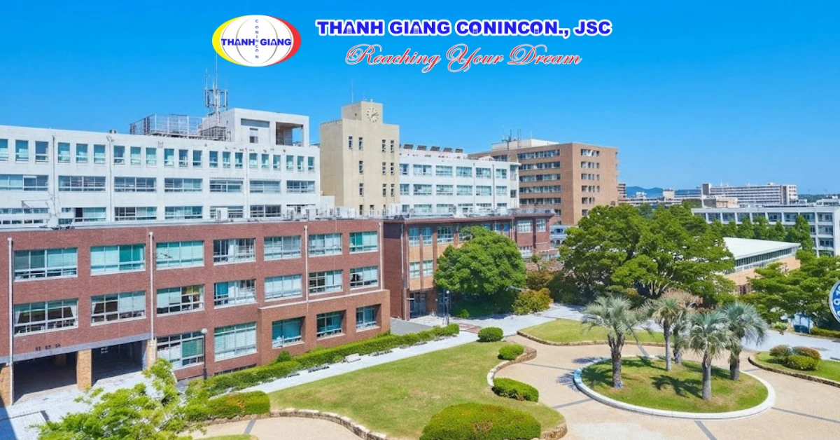 Toàn cảnh khuôn viên xanh của Đại học Kobe Gakuin