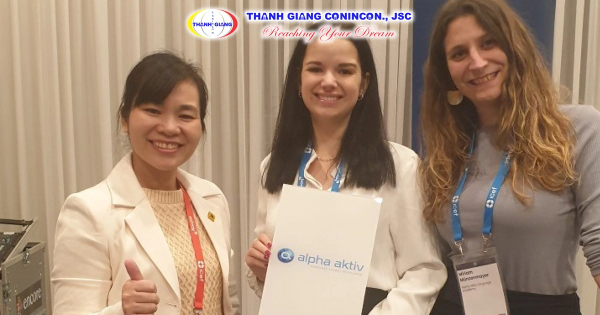 Đại diện Thanh Giang cùng đối tác alpha aktiv tại hội chợ giáo dục ICEF Berlin